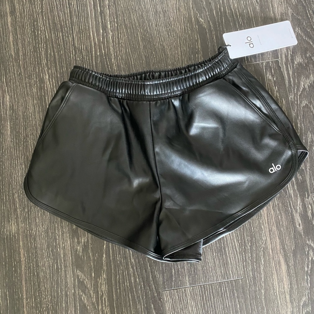 Alo leather short small